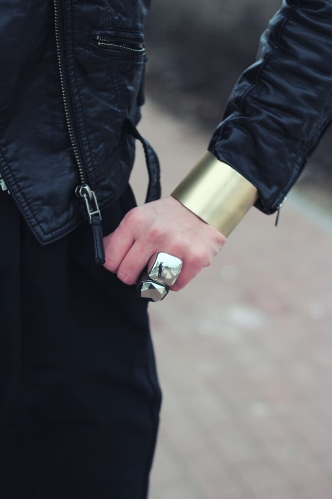 wide, bangle, bracelet-792087.jpg